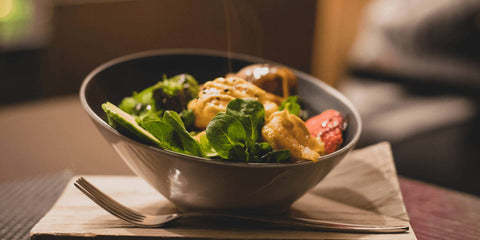 Rezept: Gebratene Gänseleber an Feldsalat mit karamellisierten Walnüssen - WineAmigos